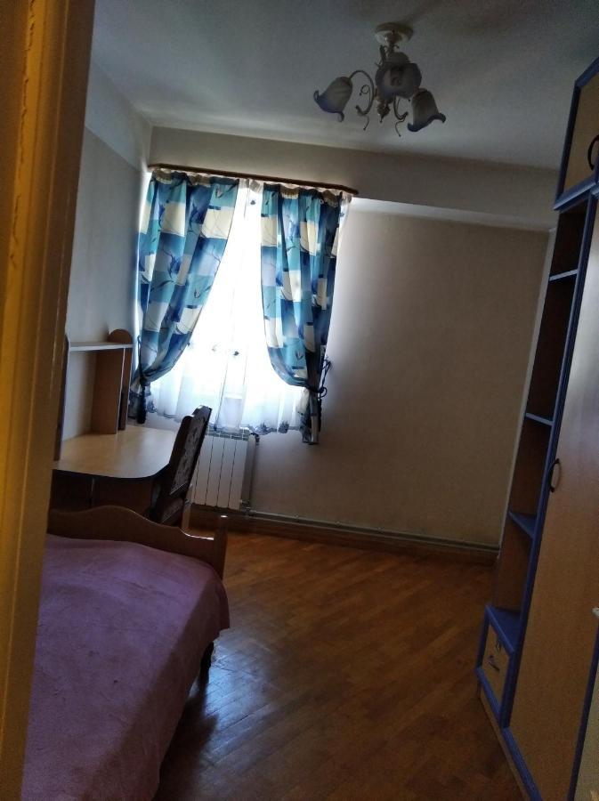 3 Room Apartment In Small Center Of يريفان المظهر الخارجي الصورة