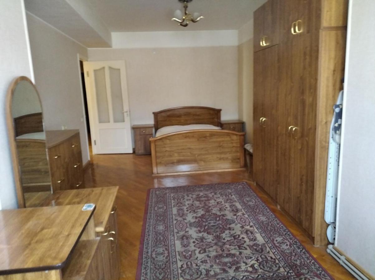 3 Room Apartment In Small Center Of يريفان المظهر الخارجي الصورة