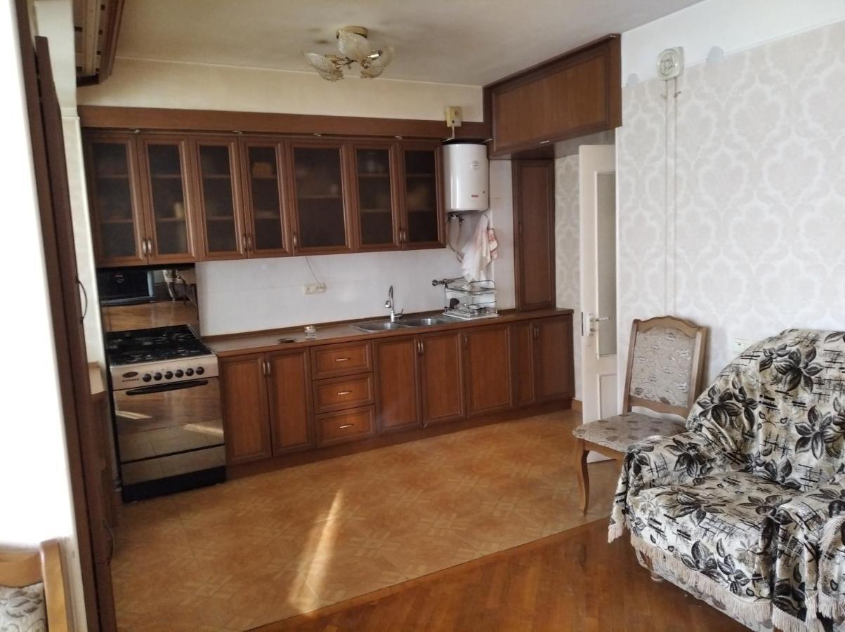 3 Room Apartment In Small Center Of يريفان المظهر الخارجي الصورة