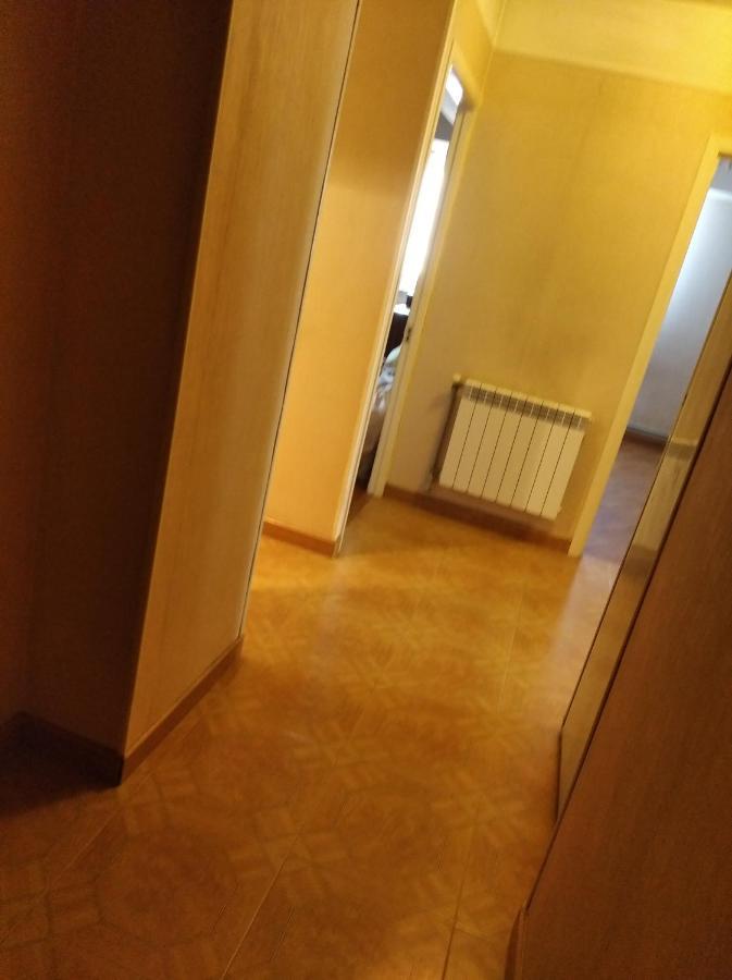 3 Room Apartment In Small Center Of يريفان المظهر الخارجي الصورة