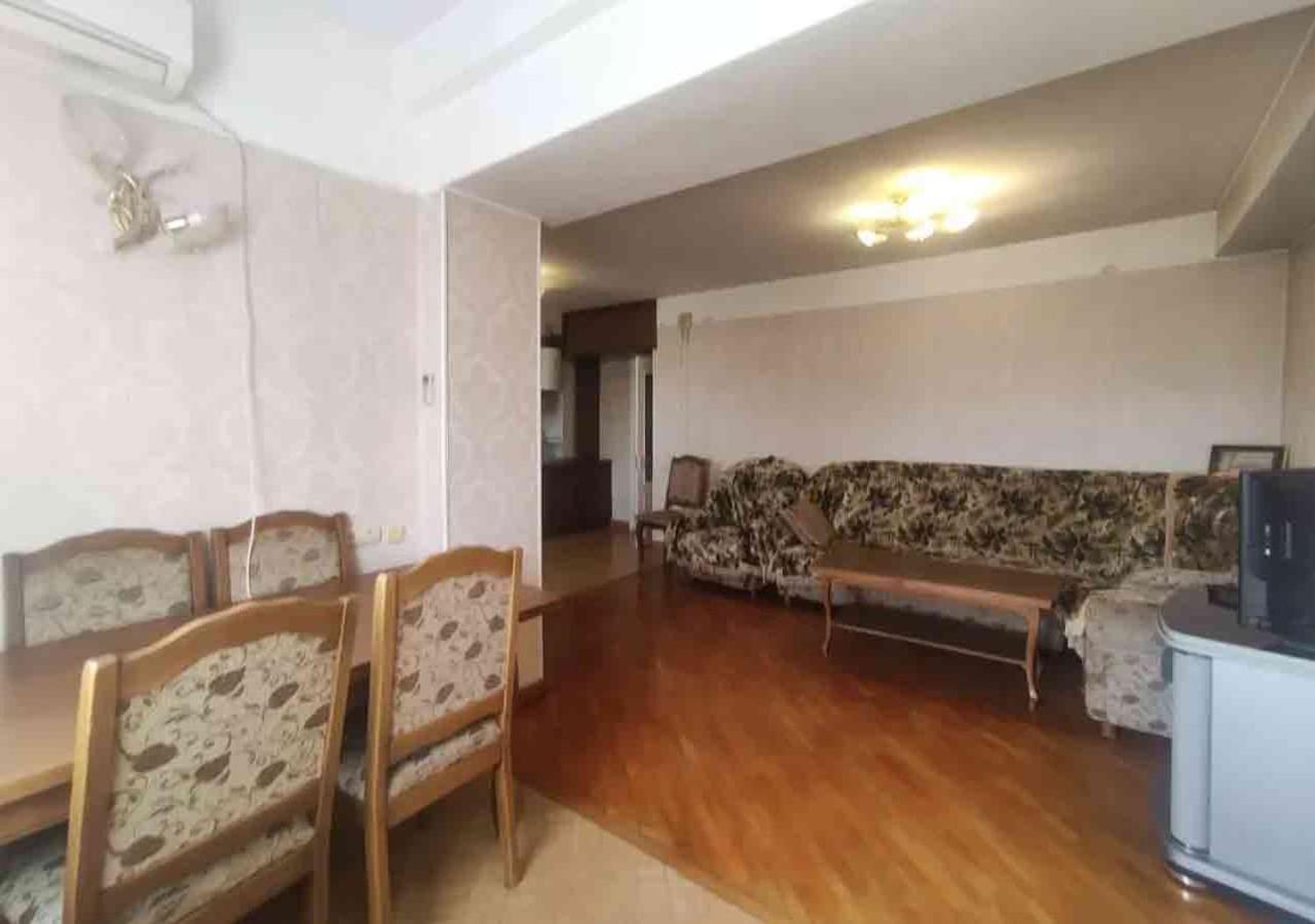 3 Room Apartment In Small Center Of يريفان المظهر الخارجي الصورة